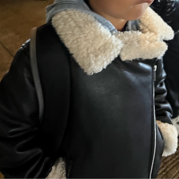 VGUC H&M Faux Leather Faux Wool Stylish Black and White Jacket, Unisex (6-7 yrs) - Picture 2 of 14